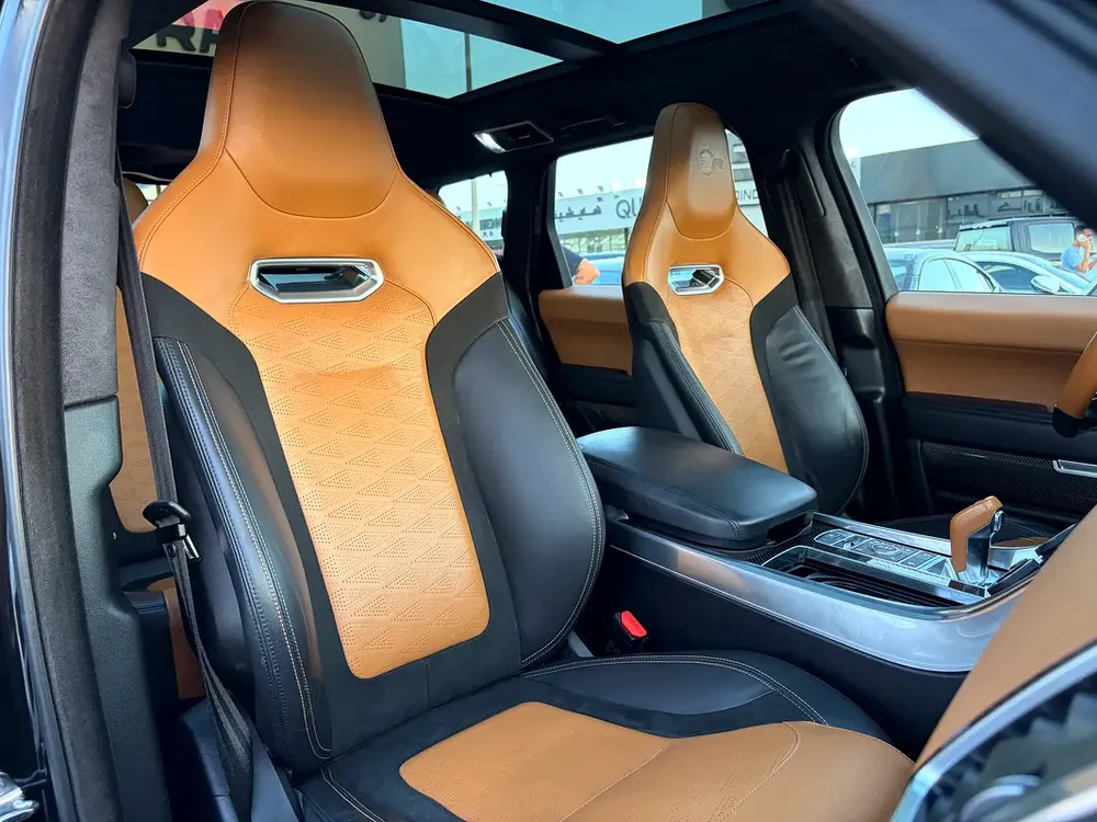 Land Rover Range Rover Sport SVR 2020 - GCC Specs - Excellent Condition - Image 14