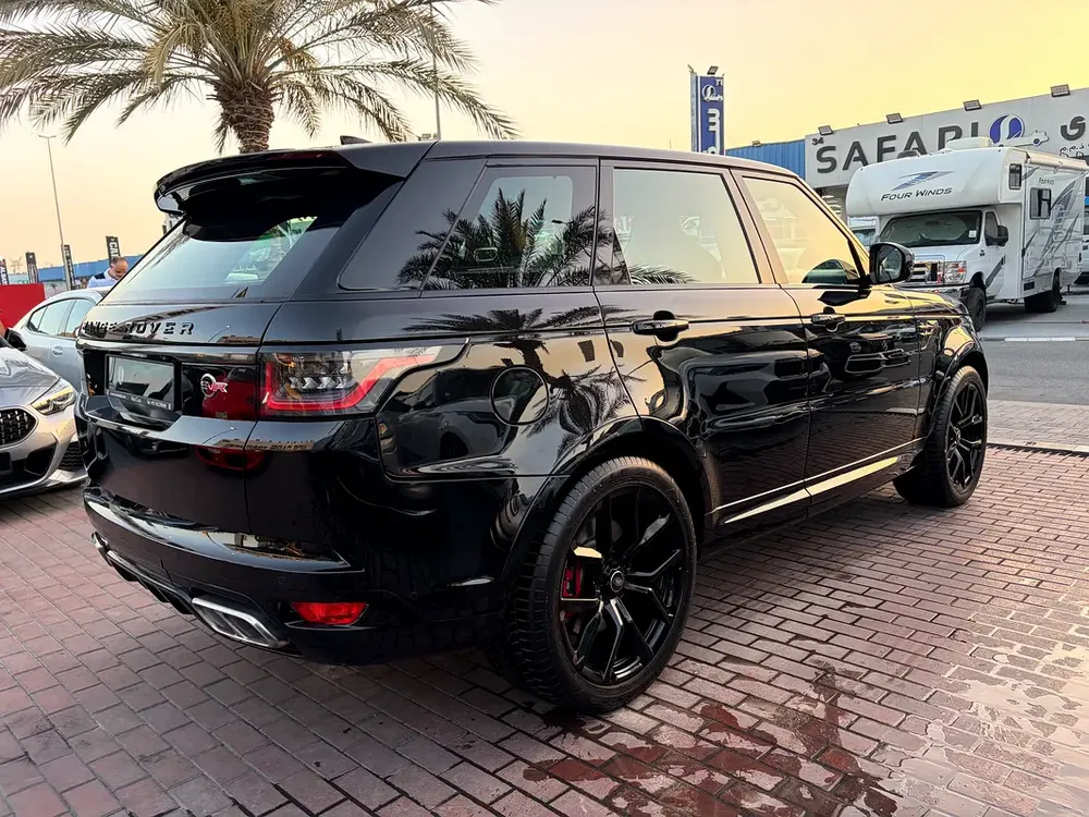 Land Rover Range Rover Sport SVR 2020 - GCC Specs - Excellent Condition - Image 5