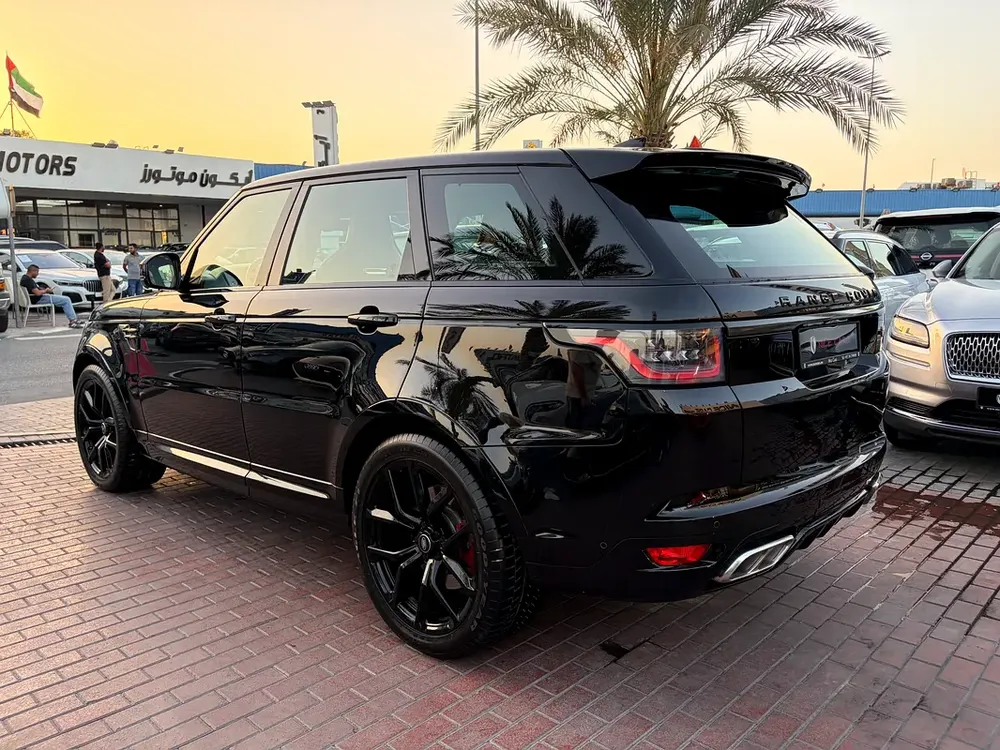 Land Rover Range Rover Sport SVR 2020 - GCC Specs - Excellent Condition - Image 7