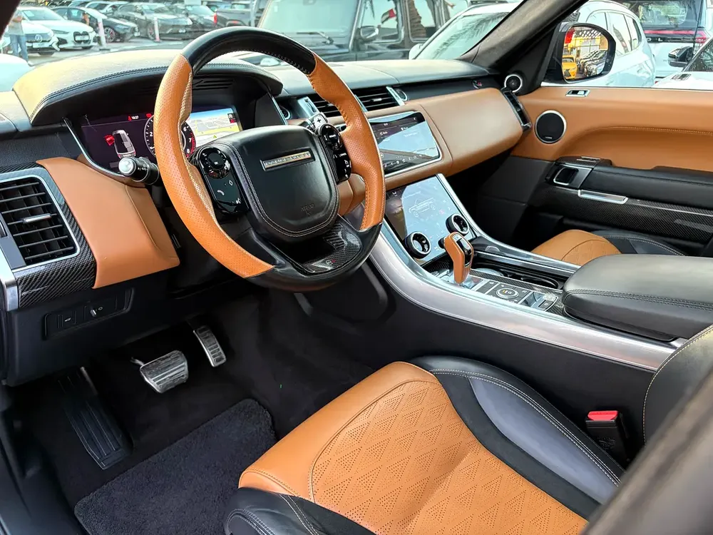 Land Rover Range Rover Sport SVR 2020 - GCC Specs - Excellent Condition - Image 9