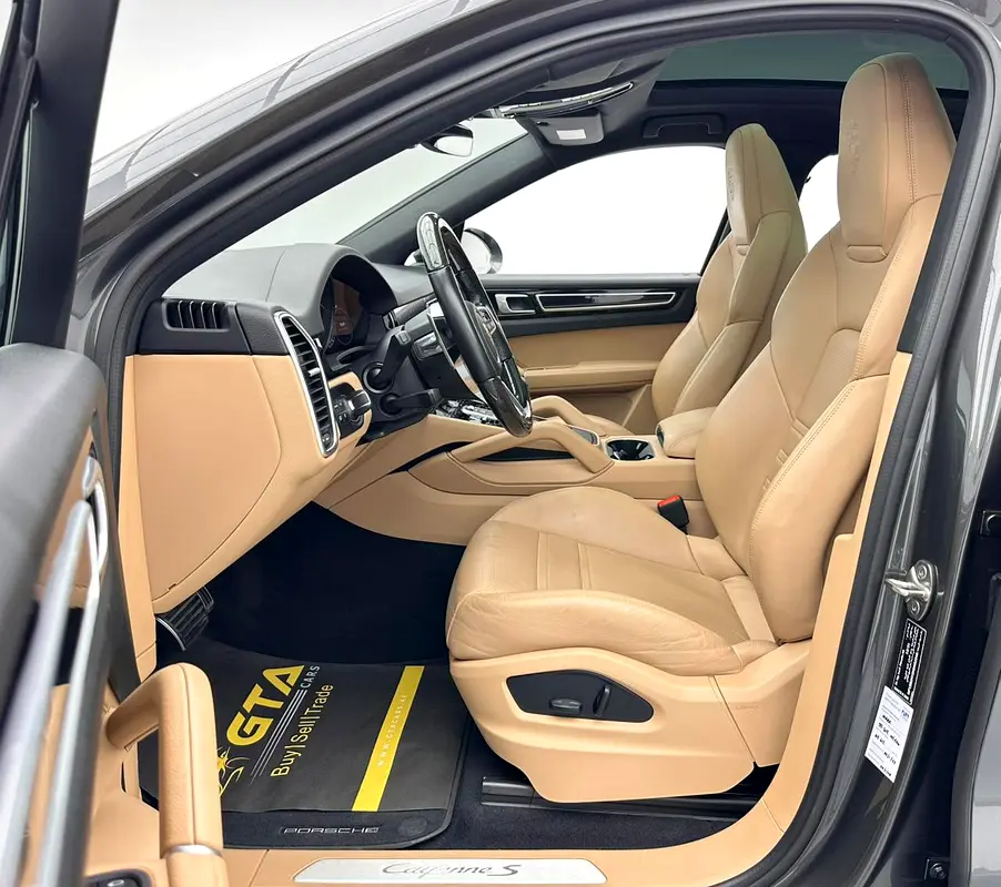 2022 Porsche Cayenne S Coupe, 1 Year Warranty Unlimited Km, Porsche Full Service History, GCC - Image 15