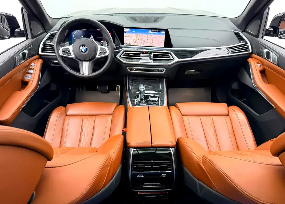 2022 BMW X7 xDrive40i M-Sport, 2027 BMW Warranty + Service Pack, Low Km, 7 Seater, GCC - Image 13