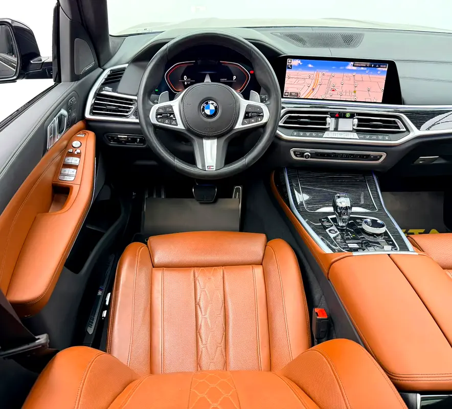 2022 BMW X7 xDrive40i M-Sport, 2027 BMW Warranty + Service Pack, Low Km, 7 Seater, GCC - Image 14