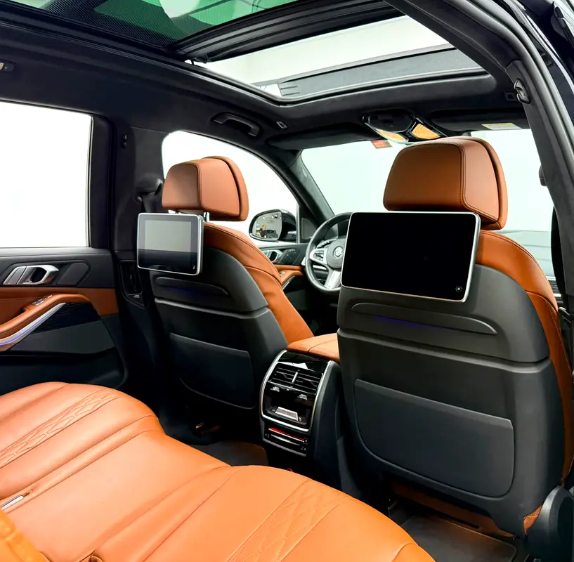 2022 BMW X7 xDrive40i M-Sport, 2027 BMW Warranty + Service Pack, Low Km, 7 Seater, GCC - Image 17