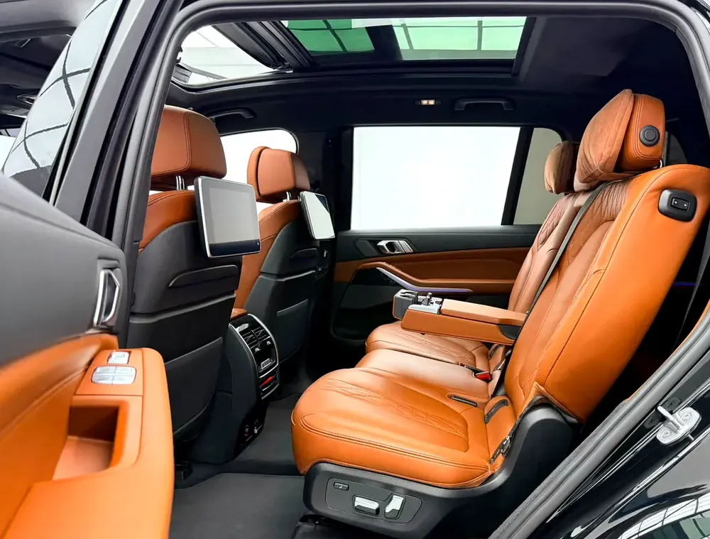 2022 BMW X7 xDrive40i M-Sport, 2027 BMW Warranty + Service Pack, Low Km, 7 Seater, GCC - Image 18