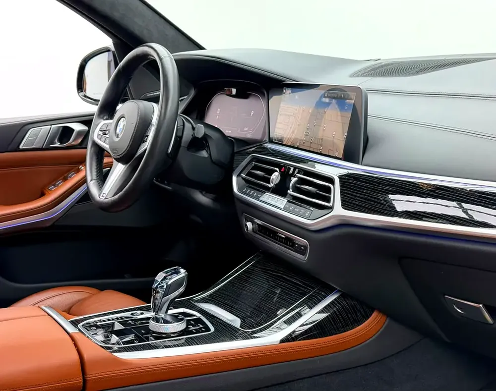 2022 BMW X7 xDrive40i M-Sport, 2027 BMW Warranty + Service Pack, Low Km, 7 Seater, GCC - Image 7