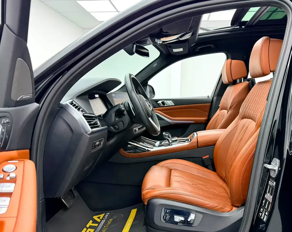 2022 BMW X7 xDrive40i M-Sport, 2027 BMW Warranty + Service Pack, Low Km, 7 Seater, GCC - Image 8