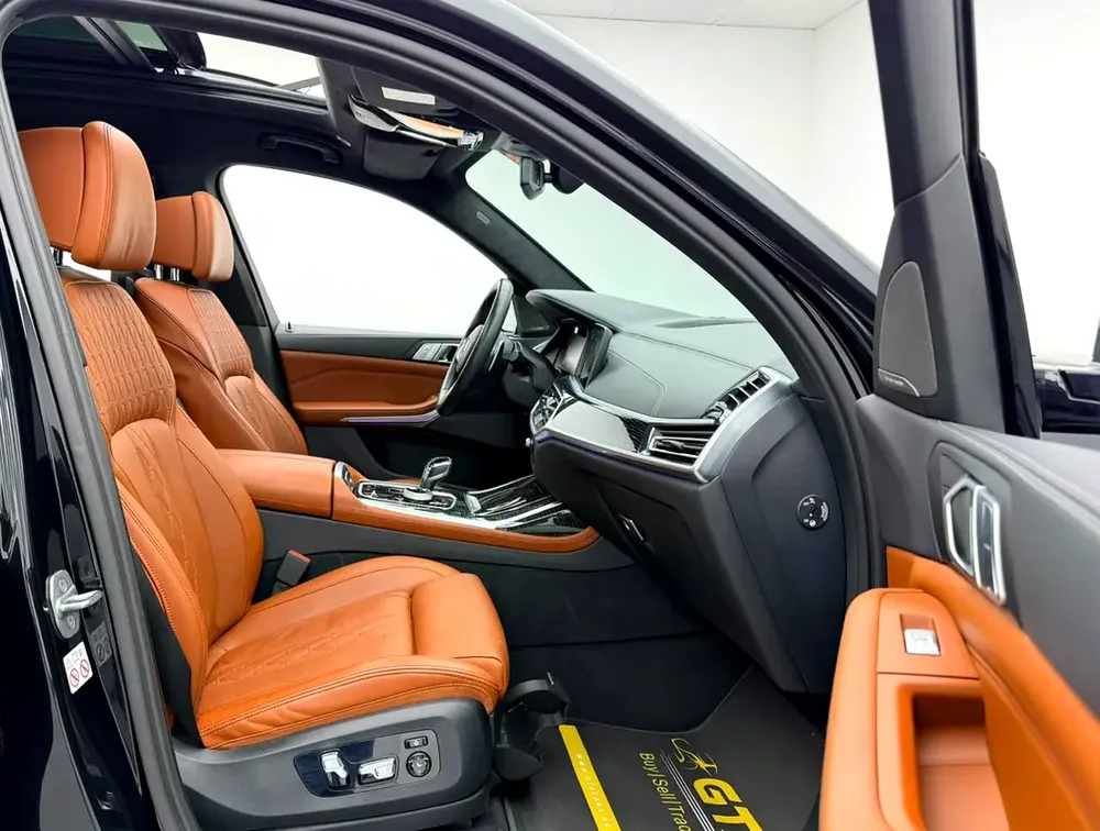2022 BMW X7 xDrive40i M-Sport, 2027 BMW Warranty + Service Pack, Low Km, 7 Seater, GCC - Image 9