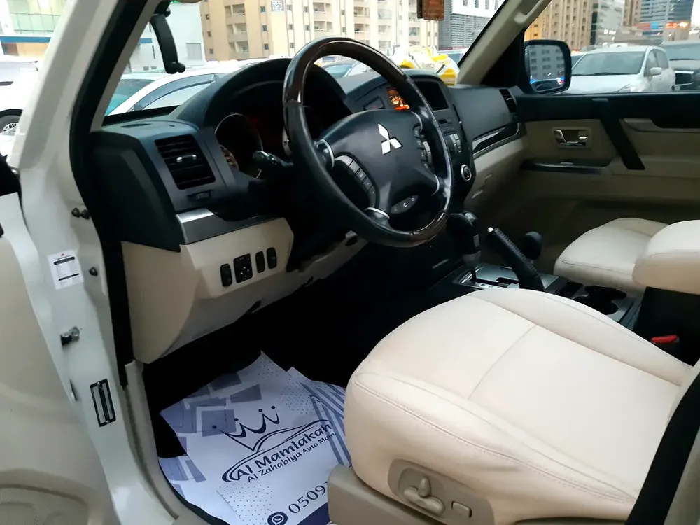 MITSUBISHI PAJERO 3.5L GLS 2013 GCC SPEC V6 4WD FULL OPTION SUNROOF ELECTRIC LEATHER SEATS 8 AIRBAG - Image 11