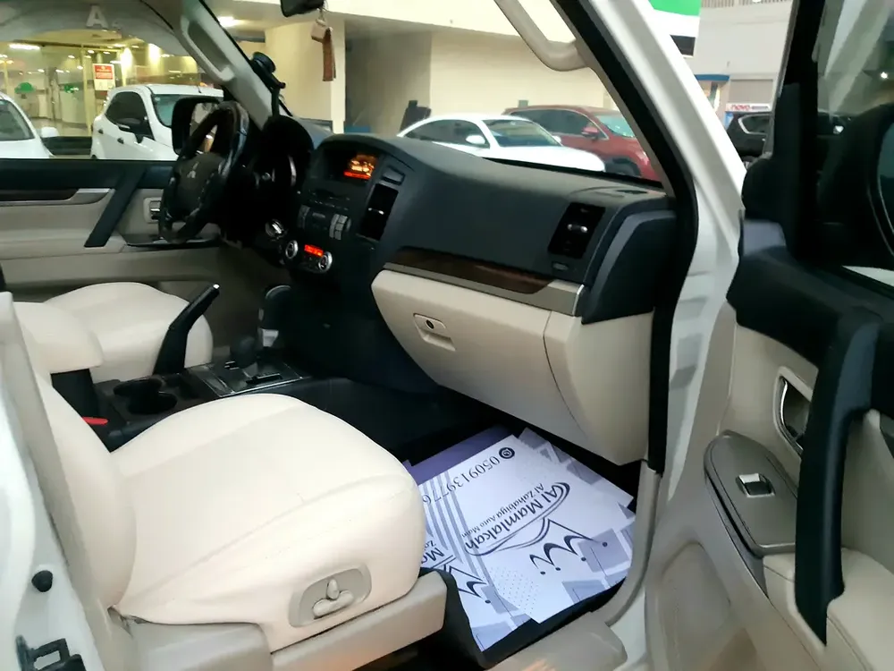 MITSUBISHI PAJERO 3.5L GLS 2013 GCC SPEC V6 4WD FULL OPTION SUNROOF ELECTRIC LEATHER SEATS 8 AIRBAG - Image 13