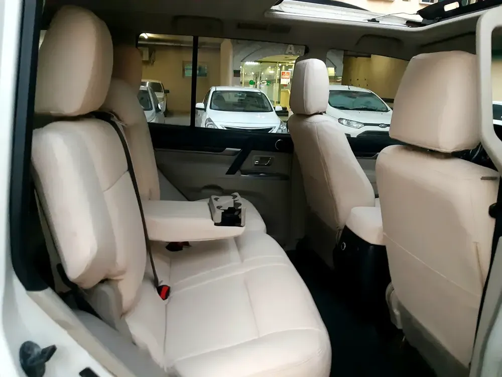 MITSUBISHI PAJERO 3.5L GLS 2013 GCC SPEC V6 4WD FULL OPTION SUNROOF ELECTRIC LEATHER SEATS 8 AIRBAG - Image 14