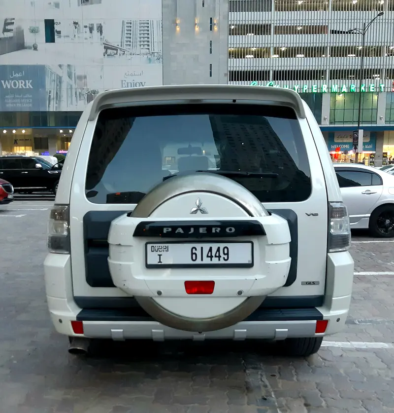 MITSUBISHI PAJERO 3.5L GLS 2013 GCC SPEC V6 4WD FULL OPTION SUNROOF ELECTRIC LEATHER SEATS 8 AIRBAG - Image 5