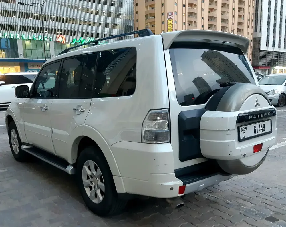MITSUBISHI PAJERO 3.5L GLS 2013 GCC SPEC V6 4WD FULL OPTION SUNROOF ELECTRIC LEATHER SEATS 8 AIRBAG - Image 6