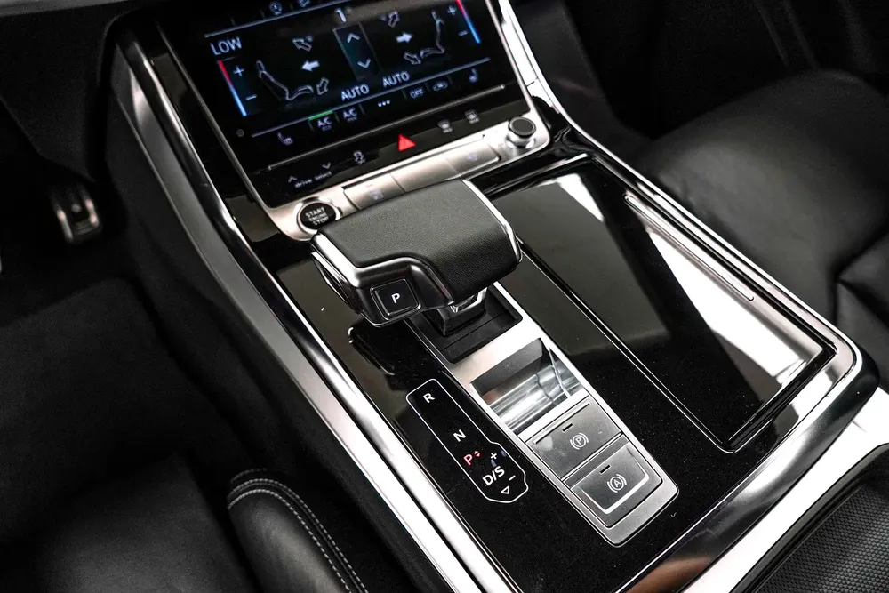 2023 AUDI Q8 55TFSi S-LINE / LOW MILEAGE / V6 - Image 10