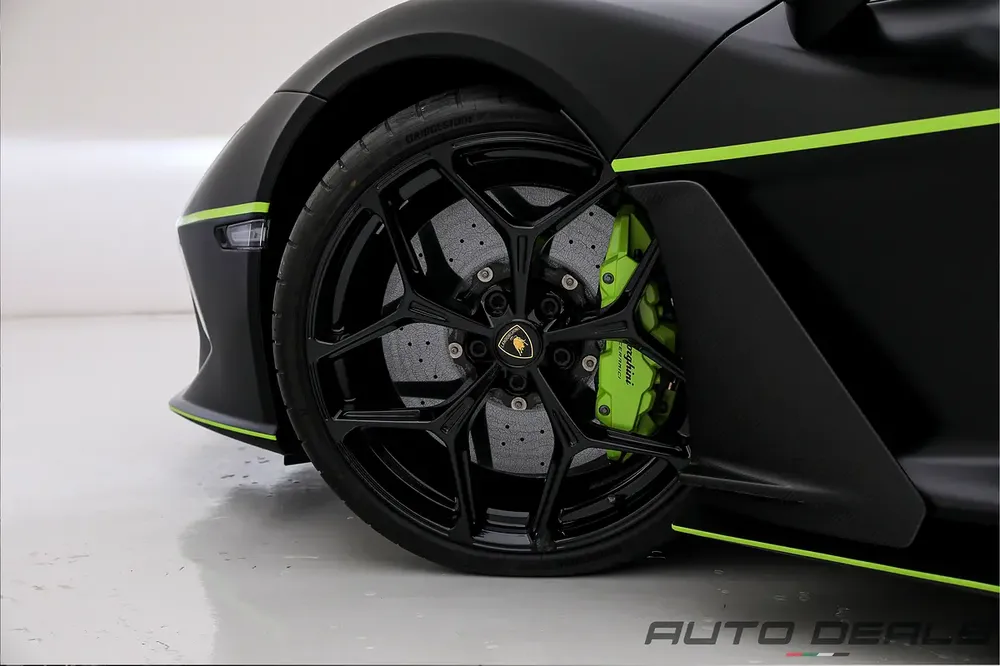 2025 Lamborghini Revuelto | Brand New | Carbon Package | Fully Loaded | 1001 HP | 6.5L V12 - Image 13
