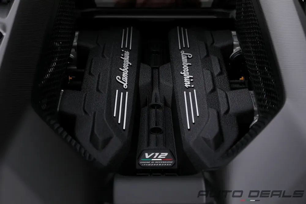 2025 Lamborghini Revuelto | Brand New | Carbon Package | Fully Loaded | 1001 HP | 6.5L V12 - Image 9