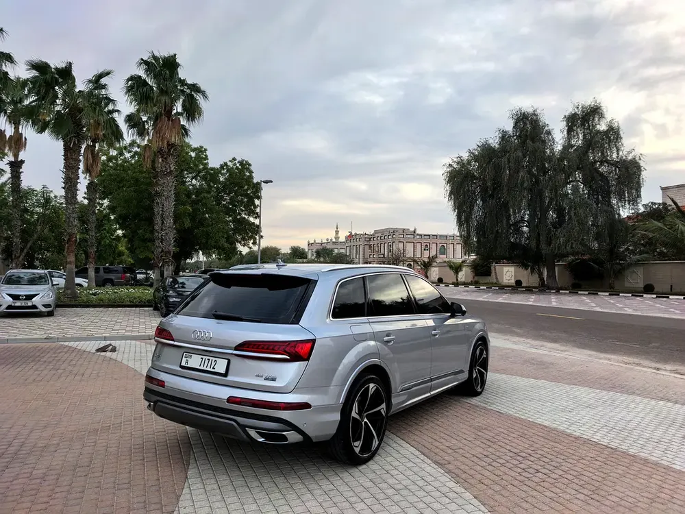 AUDI Q7 2021 S LINE FULL OPTION AMAZING CONDITION GCC - Image 10