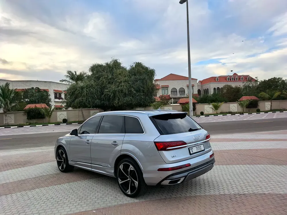 AUDI Q7 2021 S LINE FULL OPTION AMAZING CONDITION GCC - Image 12
