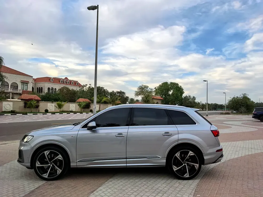 AUDI Q7 2021 S LINE FULL OPTION AMAZING CONDITION GCC - Image 15