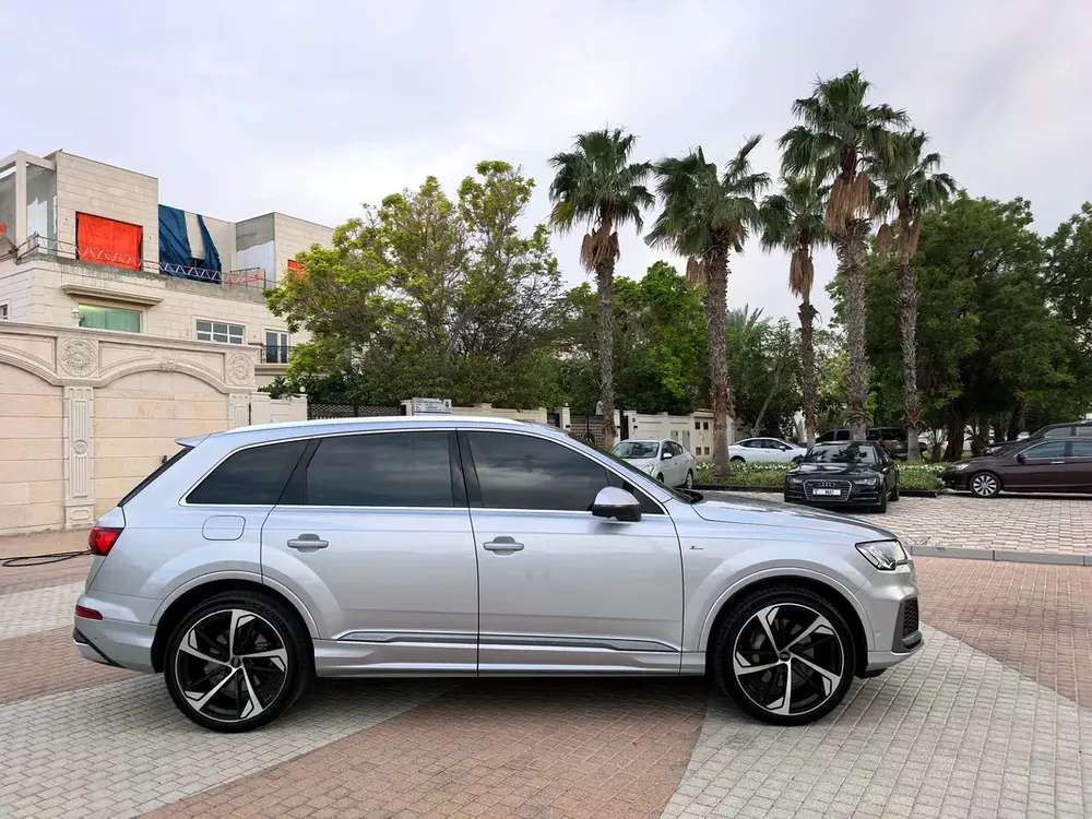 AUDI Q7 2021 S LINE FULL OPTION AMAZING CONDITION GCC - Image 16