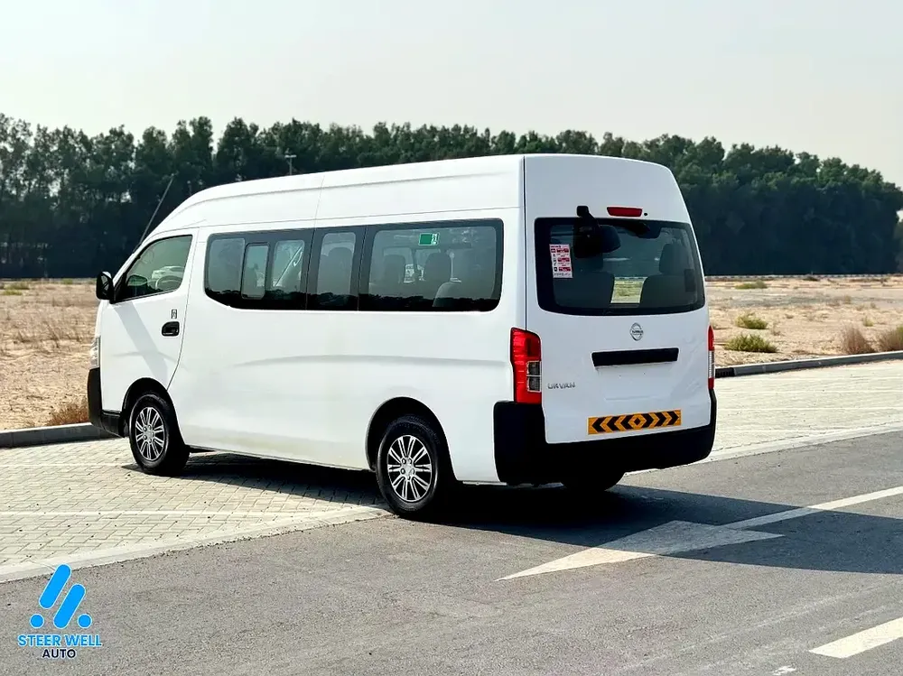 2022 Nissan Urvan NV350 Panel Van - Petrol - GCC - Manual Transmission - Image 4