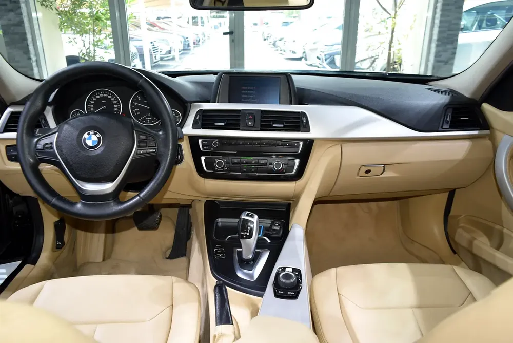 Zero Donwpayment | 318i | GCC Specs | Excellent Condition | Single Owner - Image 11