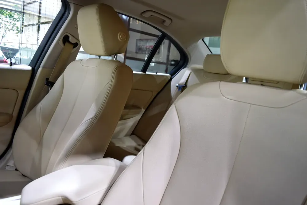 Zero Donwpayment | 318i | GCC Specs | Excellent Condition | Single Owner - Image 9