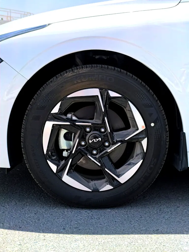Kia K5 Engine 2.5L Full Option GCC Specs 2026 Model - Image 7