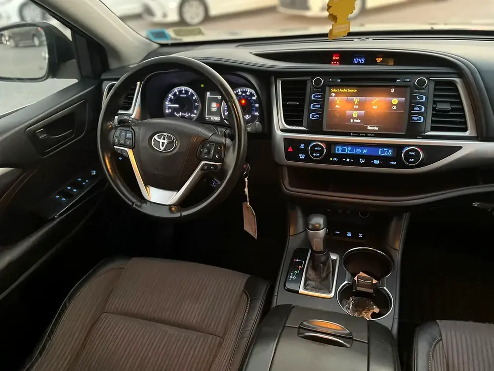 2017 Toyota Highlander LE+ MidOption - 3.5L V6 - 4x4 AWD - Full 7 Seater - Trunk Auto - Image 10