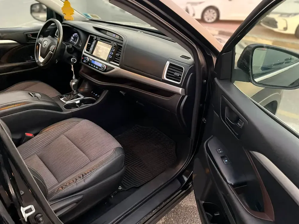 2017 Toyota Highlander LE+ MidOption - 3.5L V6 - 4x4 AWD - Full 7 Seater - Trunk Auto - Image 11