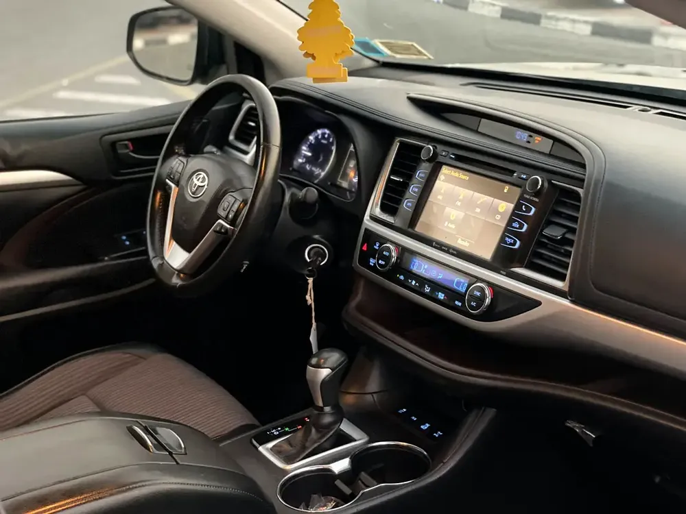 2017 Toyota Highlander LE+ MidOption - 3.5L V6 - 4x4 AWD - Full 7 Seater - Trunk Auto - Image 12