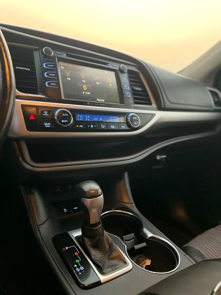 2017 Toyota Highlander LE+ MidOption - 3.5L V6 - 4x4 AWD - Full 7 Seater - Trunk Auto - Image 16
