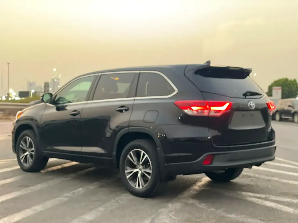 2017 Toyota Highlander LE+ MidOption - 3.5L V6 - 4x4 AWD - Full 7 Seater - Trunk Auto - Image 4