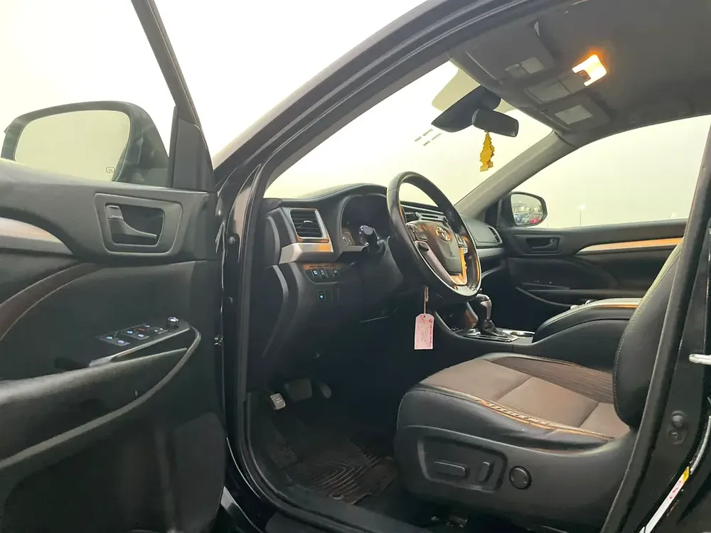2017 Toyota Highlander LE+ MidOption - 3.5L V6 - 4x4 AWD - Full 7 Seater - Trunk Auto - Image 9