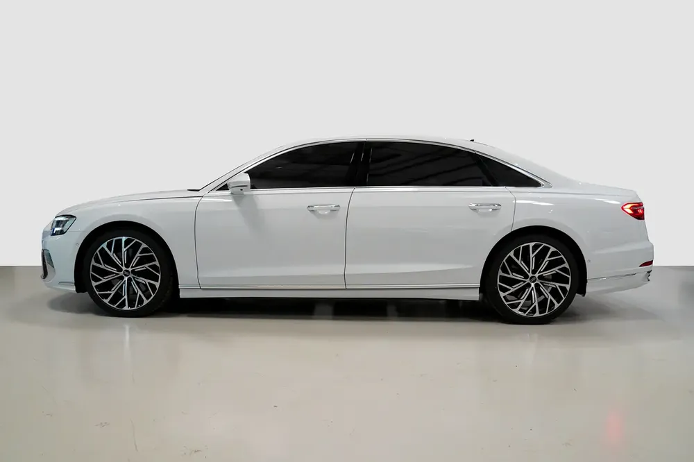 Audi A8 55 TFSI Quattro 2023 - Image 13