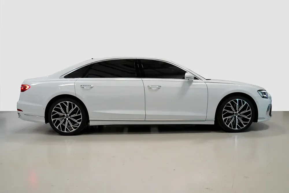 Audi A8 55 TFSI Quattro 2023 - Image 14