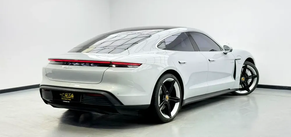 2022 Porsche Taycan 4S, 2027 Porsche Warranty, Full Porsche Service History, Fully Loaded, GCC - Image 4