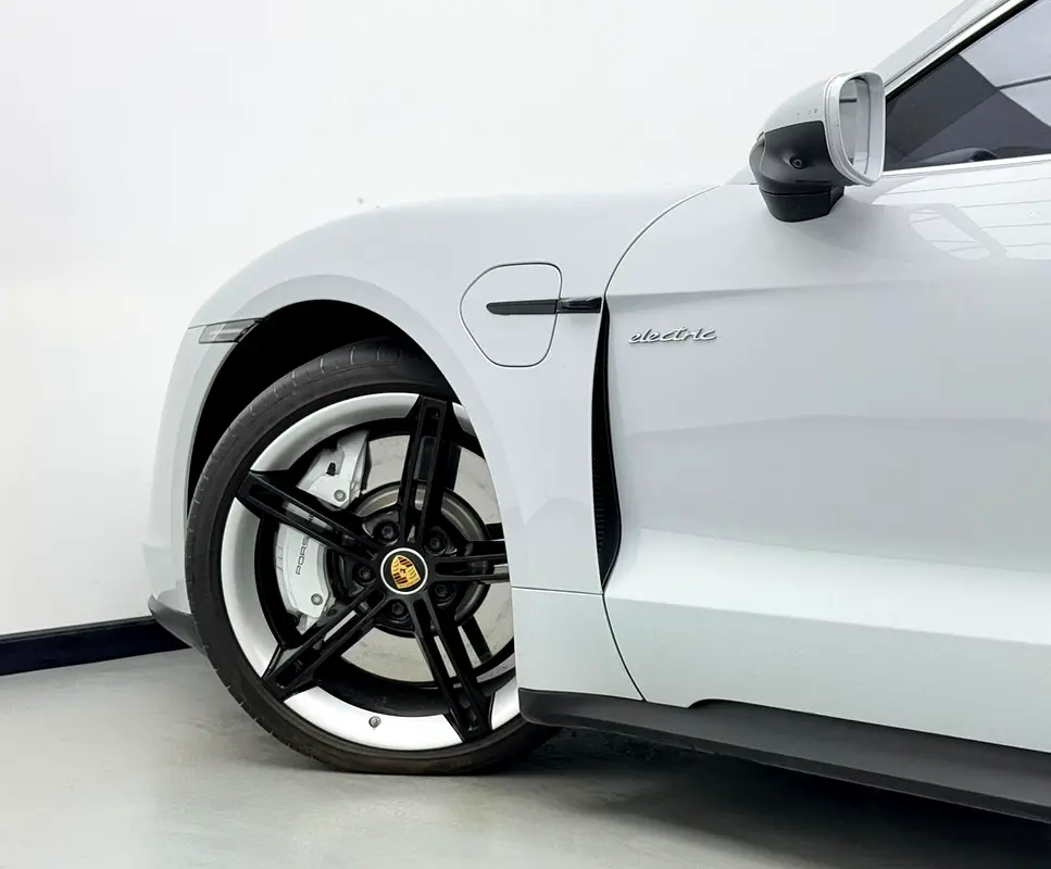 2022 Porsche Taycan 4S, 2027 Porsche Warranty, Full Porsche Service History, Fully Loaded, GCC - Image 7