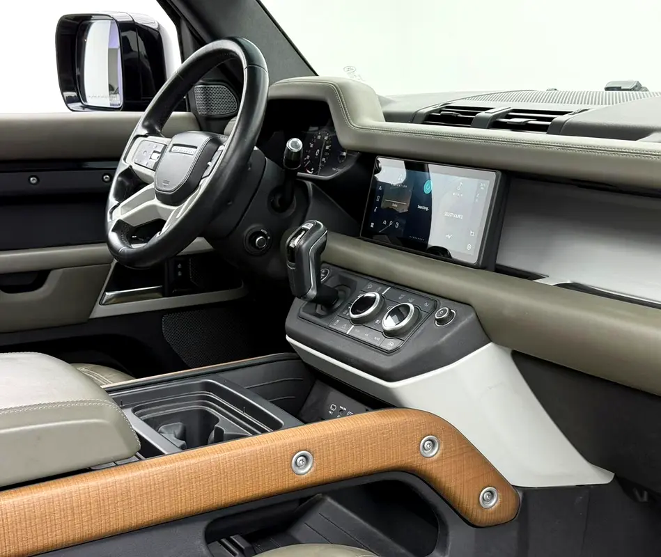 2021 Land Rover Defender P400 ,Agency Warranty+Full Service History ,GCC - Image 10