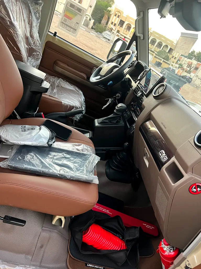 Land Cruiser 40 Anniversary , Purchased from Al Futtaim, under warranty till 27-11-2028 - Image 15