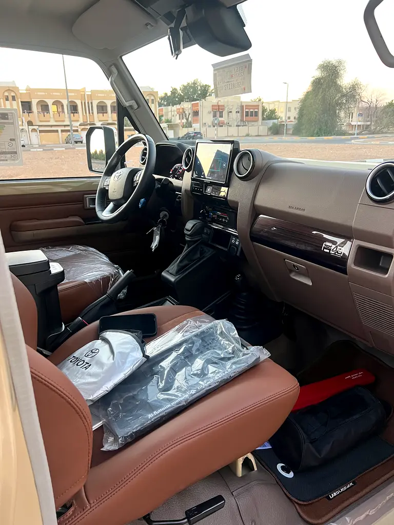 Land Cruiser 40 Anniversary , Purchased from Al Futtaim, under warranty till 27-11-2028 - Image 16