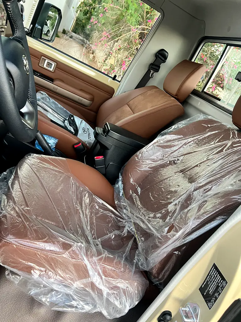 Land Cruiser 40 Anniversary , Purchased from Al Futtaim, under warranty till 27-11-2028 - Image 19