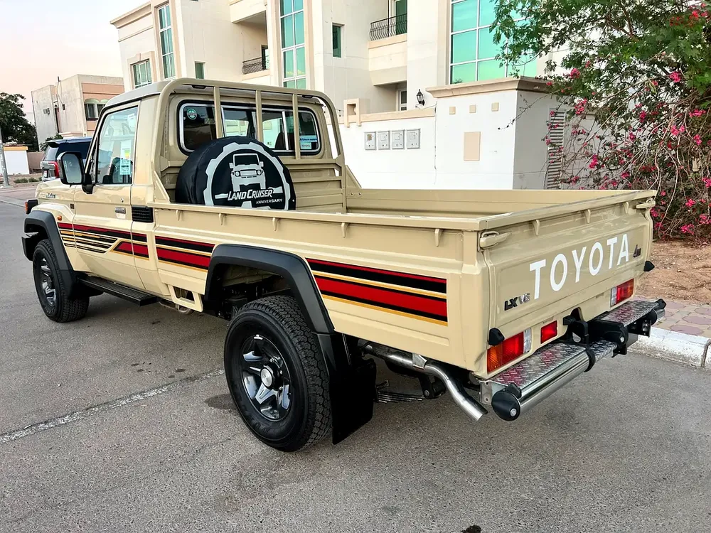 Land Cruiser 40 Anniversary , Purchased from Al Futtaim, under warranty till 27-11-2028 - Image 4