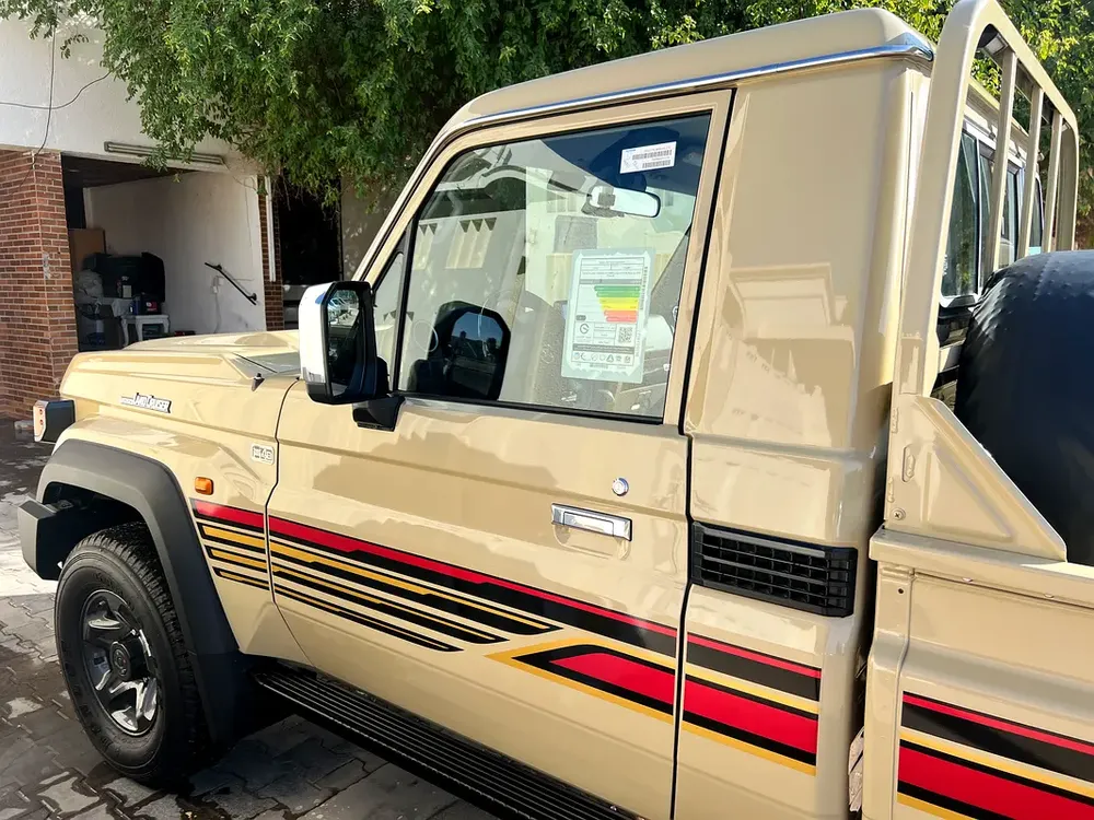 Land Cruiser 40 Anniversary , Purchased from Al Futtaim, under warranty till 27-11-2028 - Image 5