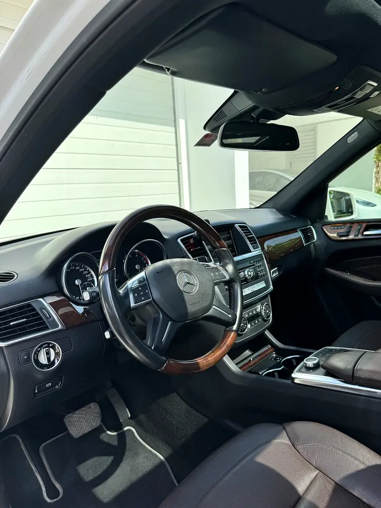 Mercedes-Benz M-Class ML 400 AMG 4MATIC 2015 | GCC  Specs | Lady Driven - Image 10