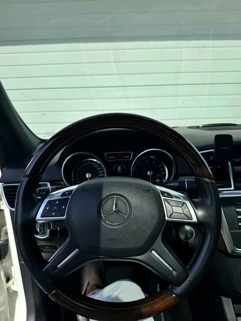 Mercedes-Benz M-Class ML 400 AMG 4MATIC 2015 | GCC  Specs | Lady Driven - Image 11