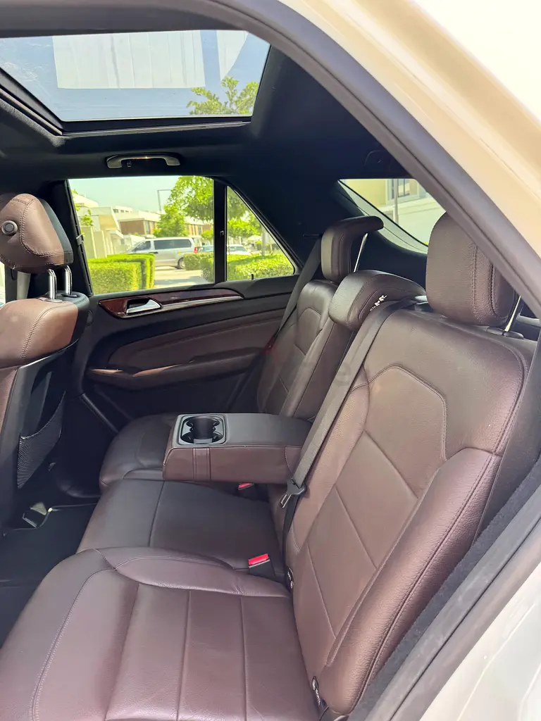 Mercedes-Benz M-Class ML 400 AMG 4MATIC 2015 | GCC  Specs | Lady Driven - Image 14