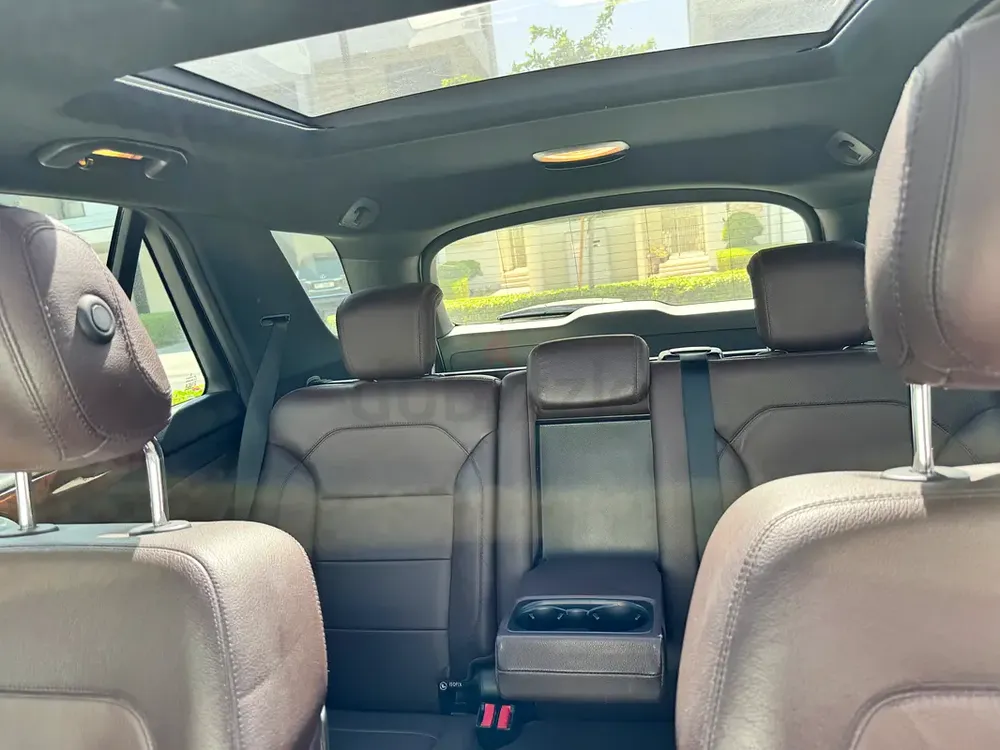 Mercedes-Benz M-Class ML 400 AMG 4MATIC 2015 | GCC  Specs | Lady Driven - Image 15