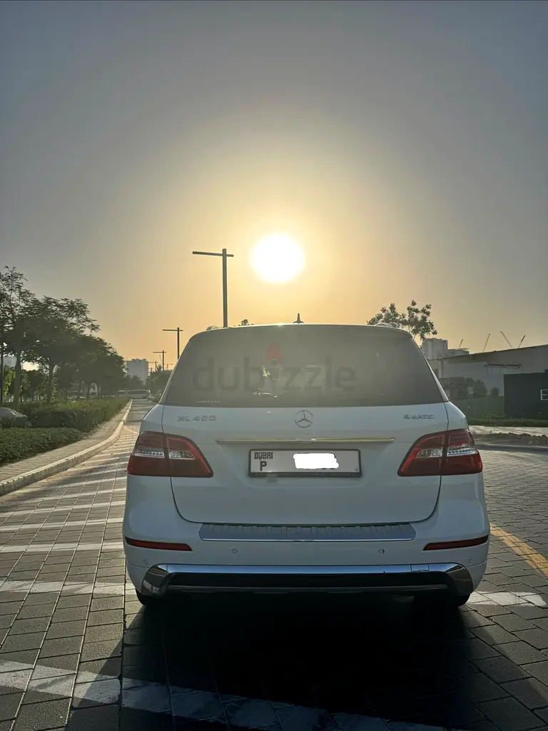 Mercedes-Benz M-Class ML 400 AMG 4MATIC 2015 | GCC  Specs | Lady Driven - Image 4