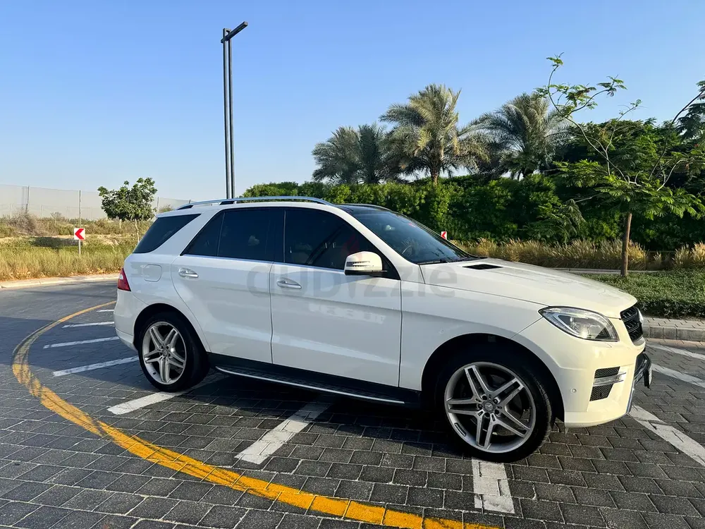 Mercedes-Benz M-Class ML 400 AMG 4MATIC 2015 | GCC  Specs | Lady Driven - Image 6